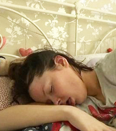 英国女子患睡美人综合征 每天昏睡22小时