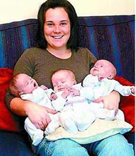 英国女子拥有双子宫 产下三胞胎引轰动