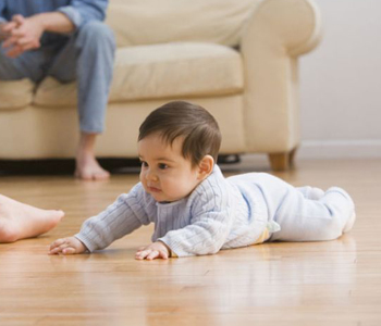 判断宝宝是否运动发育迟缓有八个特征