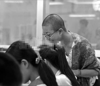 80后女校长剃光头 因未解决学生网瘾