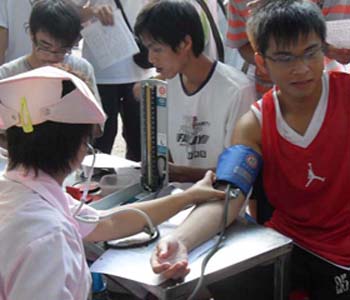 南京：献血800毫升可享受终身免费用血