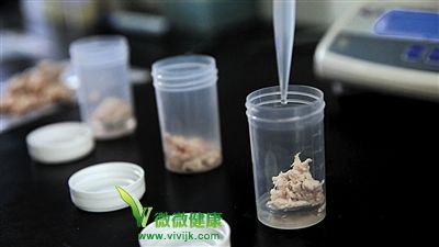 “美白猪蹄”现身市场 工业火碱和双氧水泡制