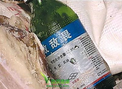 东莞黑作坊惊现“毒腊肉”：敌敌畏加工生蛆猪肉