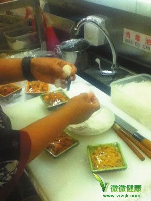 禾绿回转寿司被曝大量使用过期食材