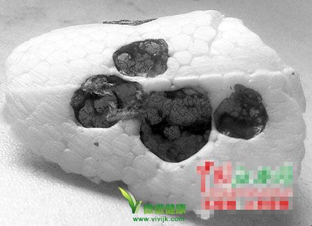 三无指甲油1分钟溶解泡沫 所含化学物或致癌