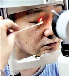 郑州男子摘眼球捐眼角膜 豫首例角膜活体捐献
