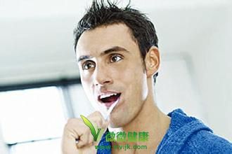 使用含氟的牙膏一定要注意量