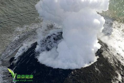 日本火山喷发数百游客被困 专家讲解：火山爆发如何逃生