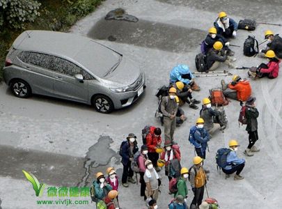 日本火山喷发数百游客被困 专家讲解：火山爆发如何逃生