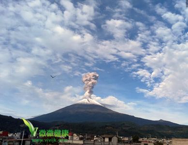 日本火山喷发数百游客被困 专家讲解：火山爆发如何逃生