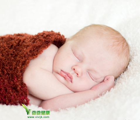 婴儿睡枕头会有导致驼背风险吗