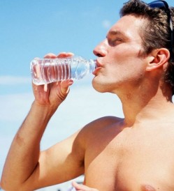 多喝水可以缓解前列腺肥大