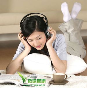 噪声也会造成听力下降 在嘈杂环境应少带耳机