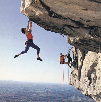 徒手攀岩心理考验的挑战 需注意保护措施