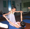 亲子瑜伽益处 帮助孩子伸展全身的肌肉及筋骨