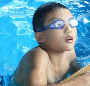 游泳瘦身方法 全身性运动+快新陈代谢