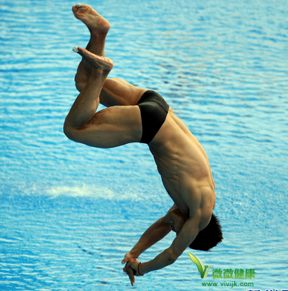 优美的跳水姿势 需协调，柔韧性