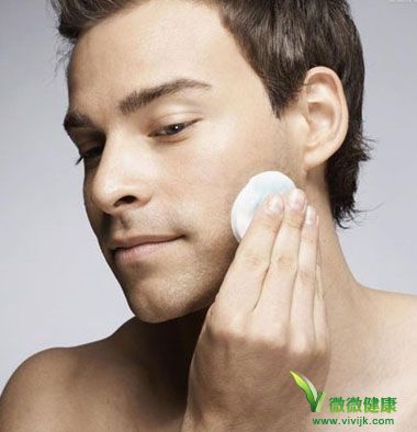 男士肌肤控油先解决毛孔粗大问题