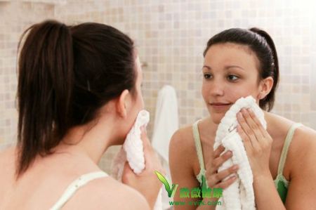 7成女人都会犯的洗脸错误方式