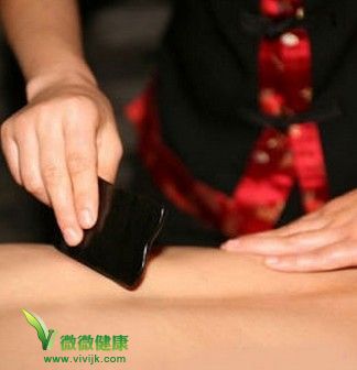 刮痧减肥促代谢 瘦脸瘦身一步到位