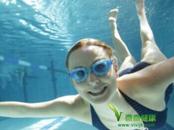 游泳减肥4大功效 夏季瘦身的最佳选择